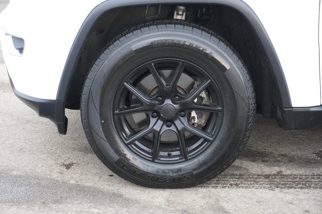 Used 2017 Jeep Grand Cherokee Laredo w/ Quick Order Package 23E image 10