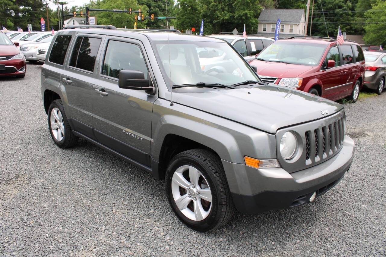 Used 2013 Jeep Patriot Latitude w/ Sun/Sound Group AWD/4WD image 4