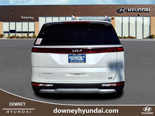 Used 2023 Kia Carnival LX image 5