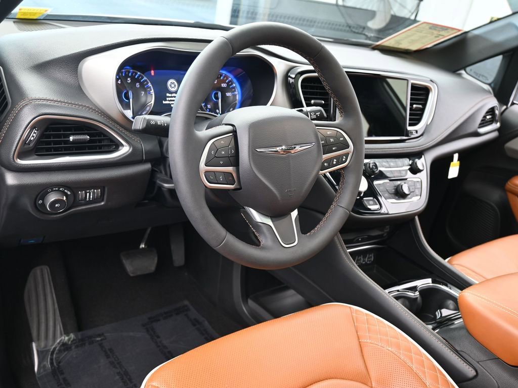 Used 2024 Chrysler Pacifica Pinnacle image 14
