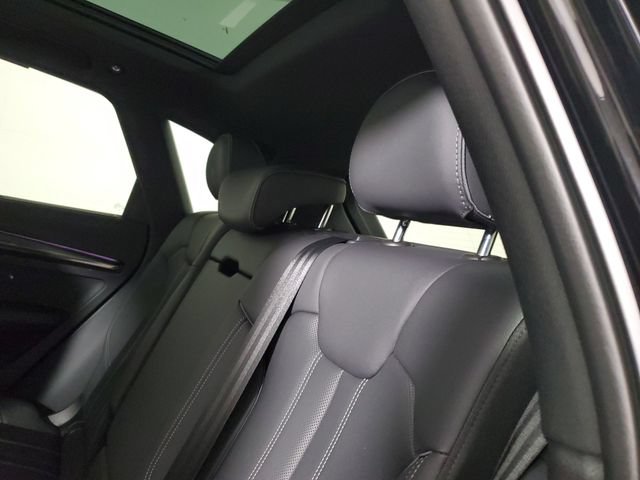 Used 2023 Audi SQ5 Prestige AWD/4WD image 9