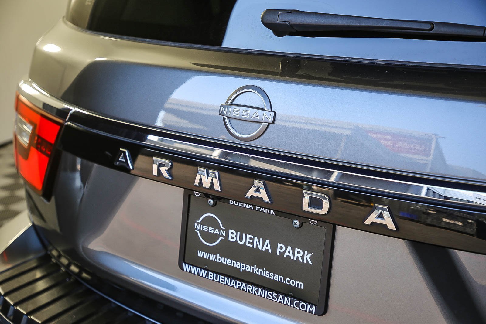 Used 2023 Nissan Armada SL w/ Captain's Chairs Package image 8