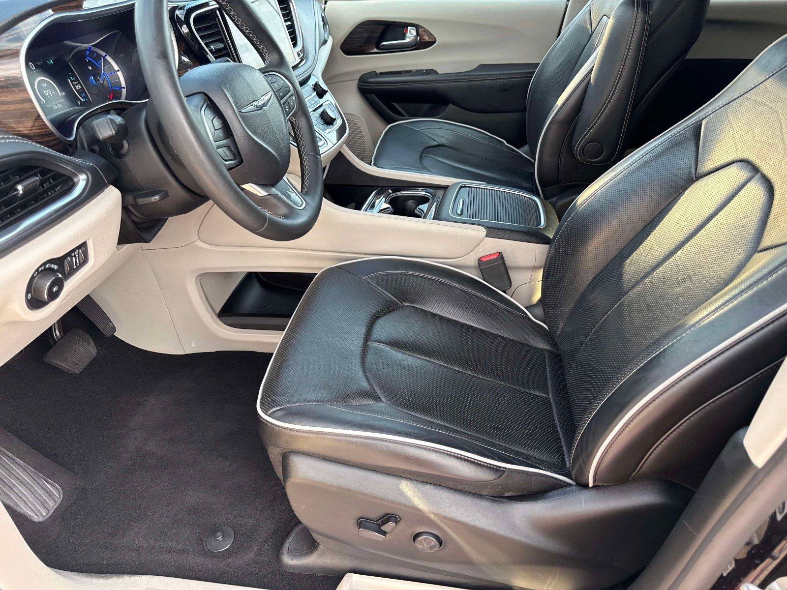 Used 2023 Chrysler Pacifica Limited FWD image 15