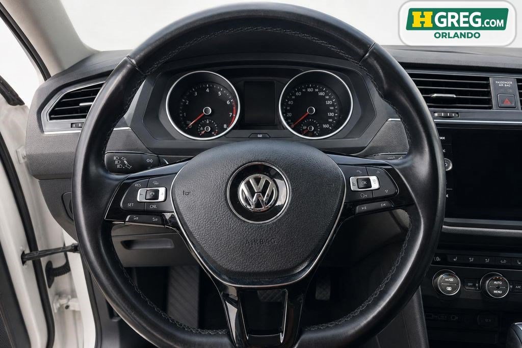Used 2018 Volkswagen Tiguan SEL AWD/4WD image 11