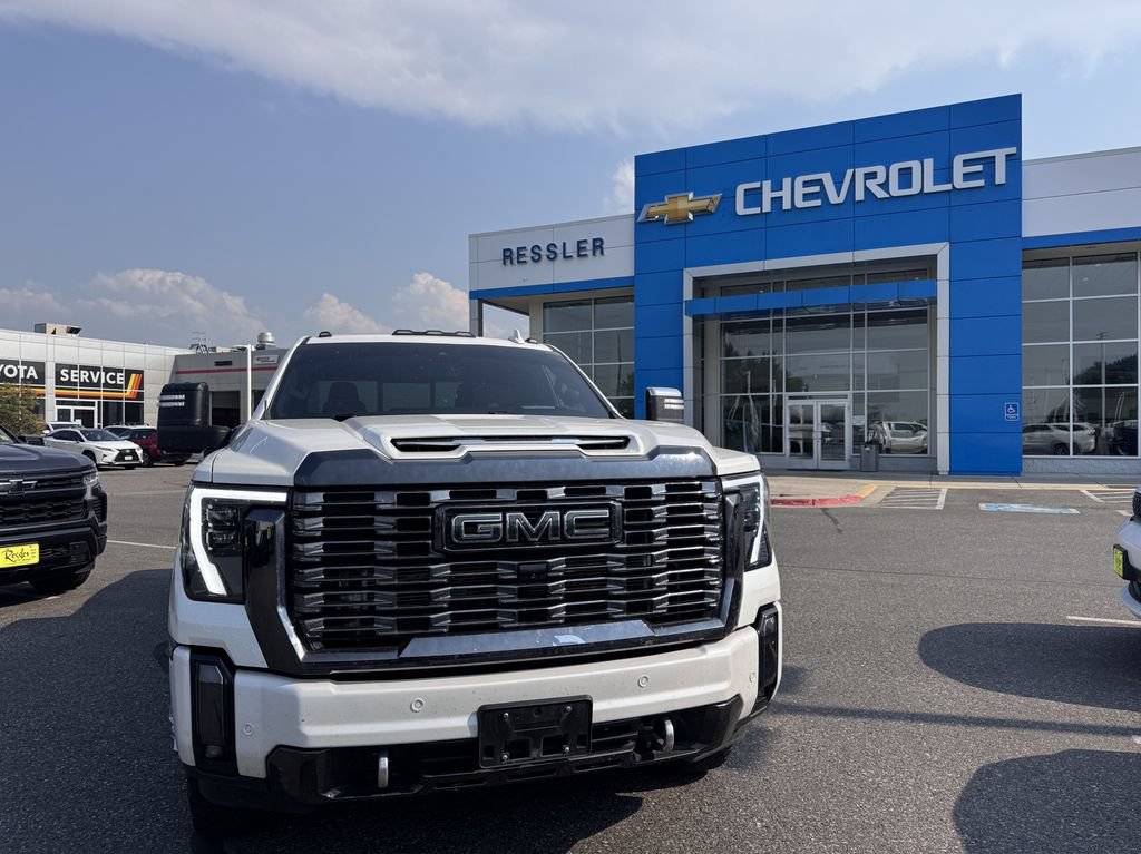 Used 2024 GMC Sierra 3500 Denali Ultimate AWD/4WD image 2