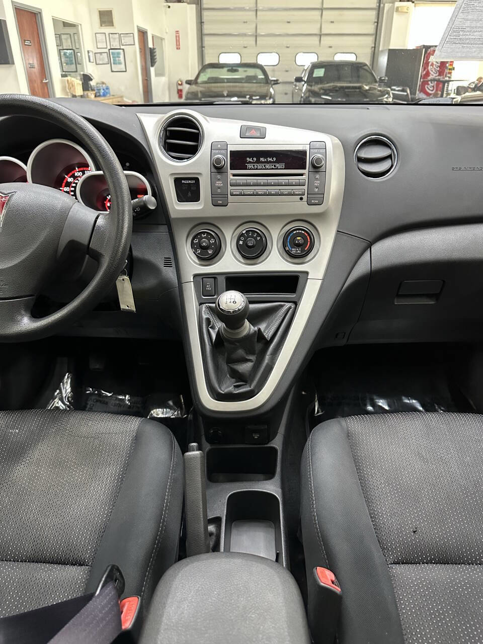 Used 2010 Pontiac Vibe w/ Sun and Wheels Package image 23