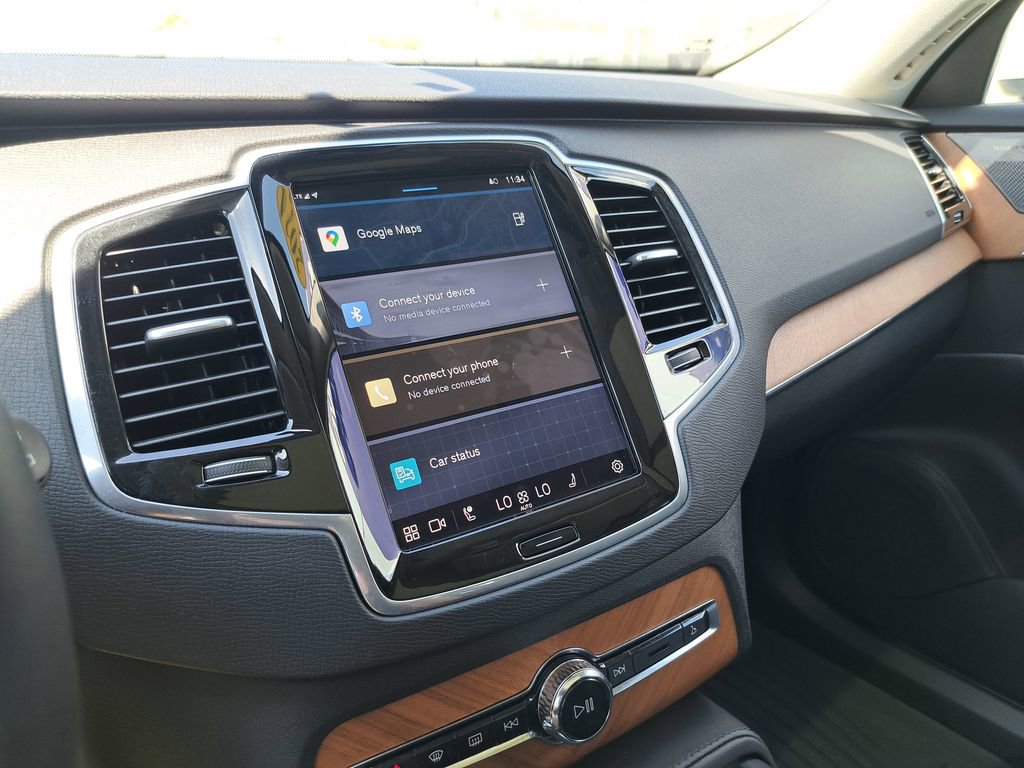 Used 2024 Volvo XC90 T8 Plus w/ Protection Package Premier image 11