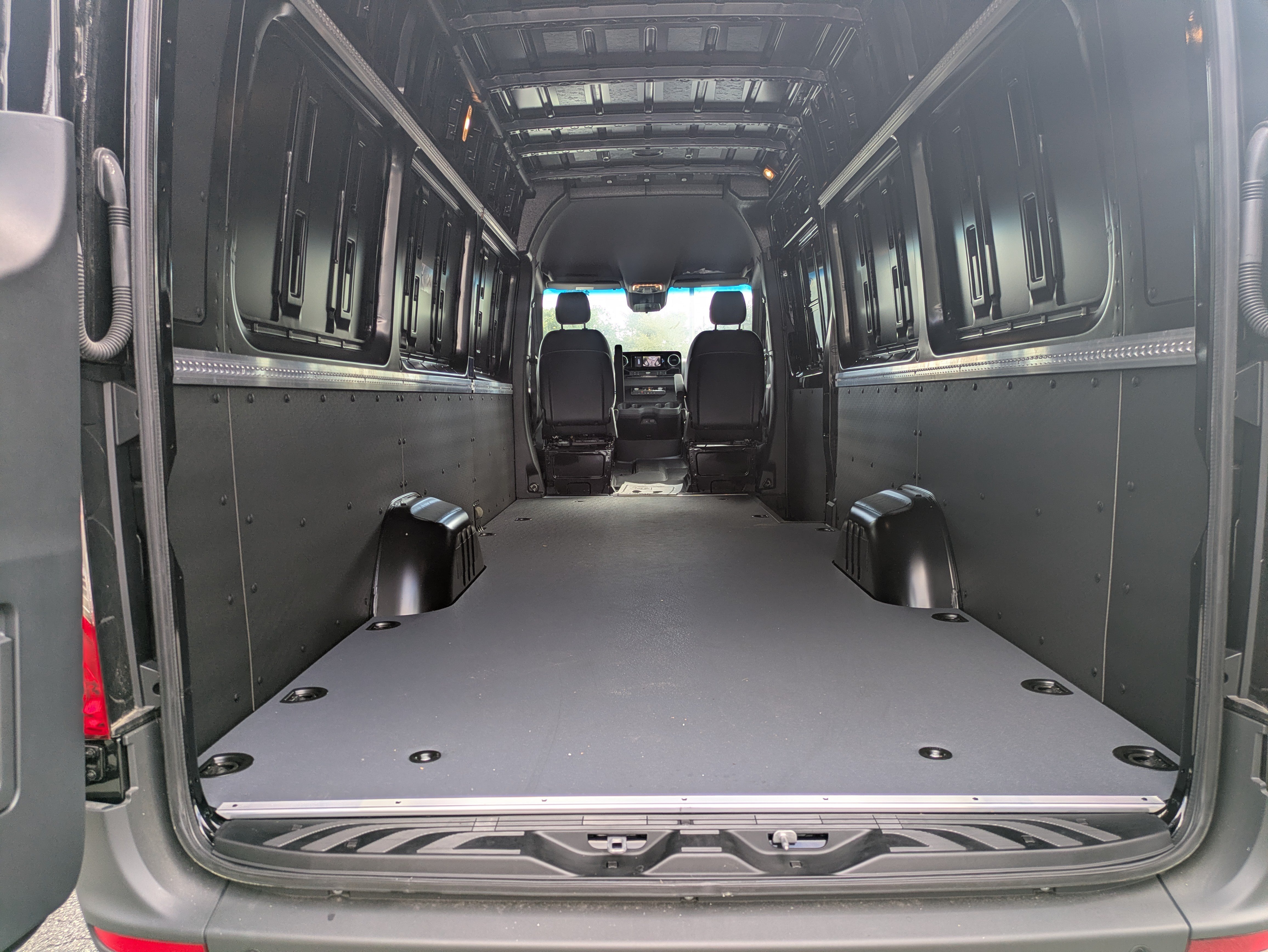 Used 2024 Mercedes-Benz Sprinter 2500 image 12