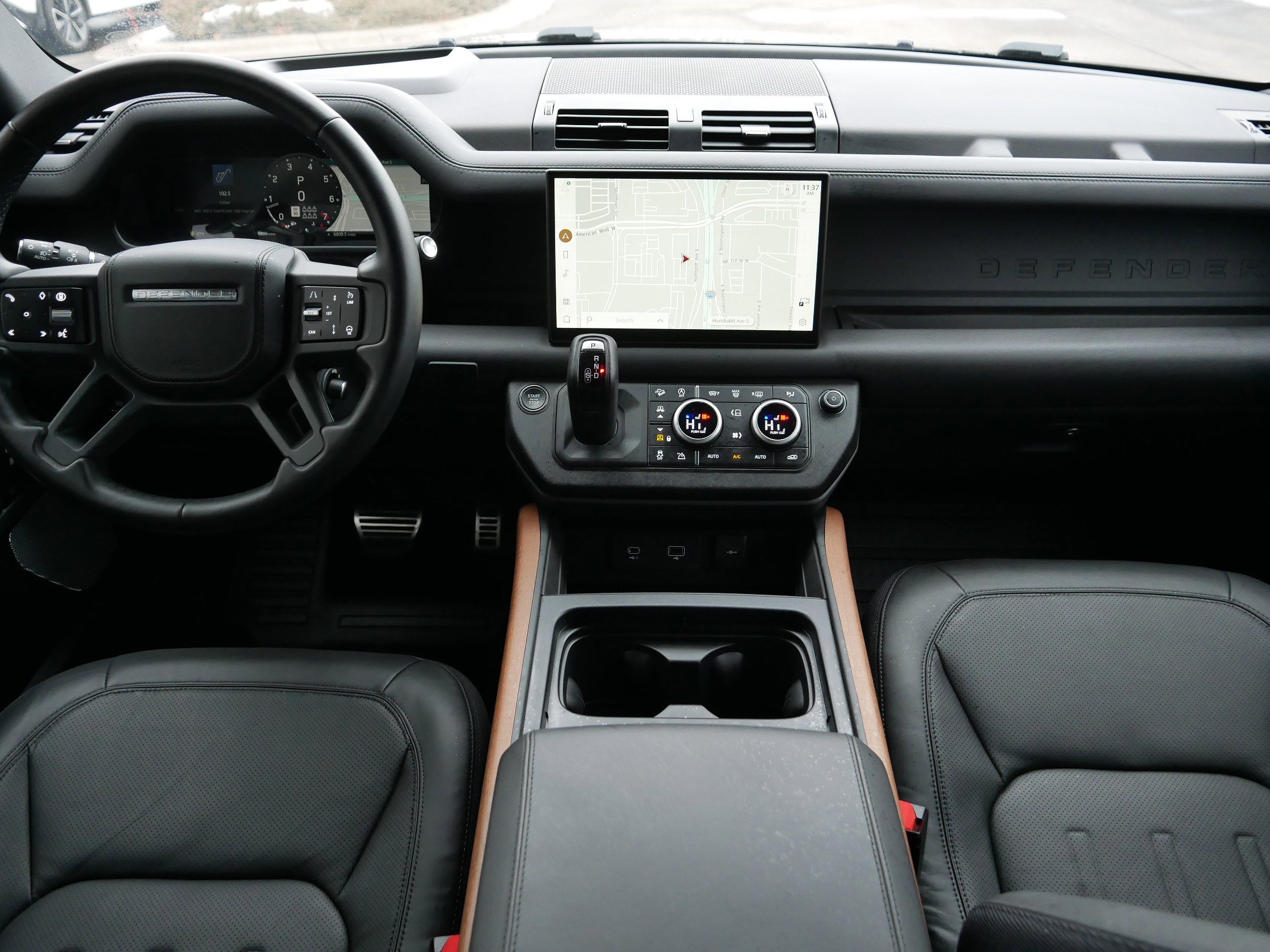 Used 2024 Land Rover Defender 130 X image 10