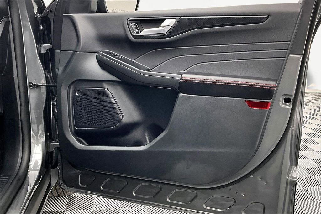 Certified 2025 Ford Escape ST-Line image 24