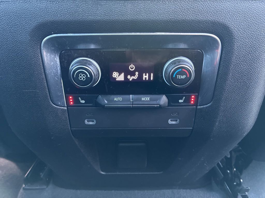 Used 2022 Chevrolet Suburban RST w/ Luxury Package image 20