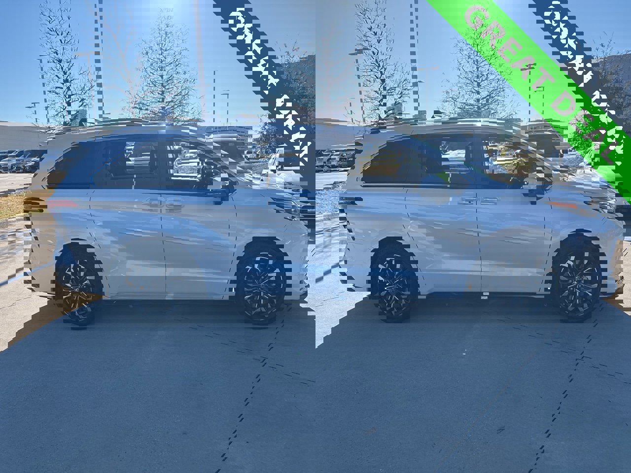 Used 2025 Toyota Sienna Platinum image 4