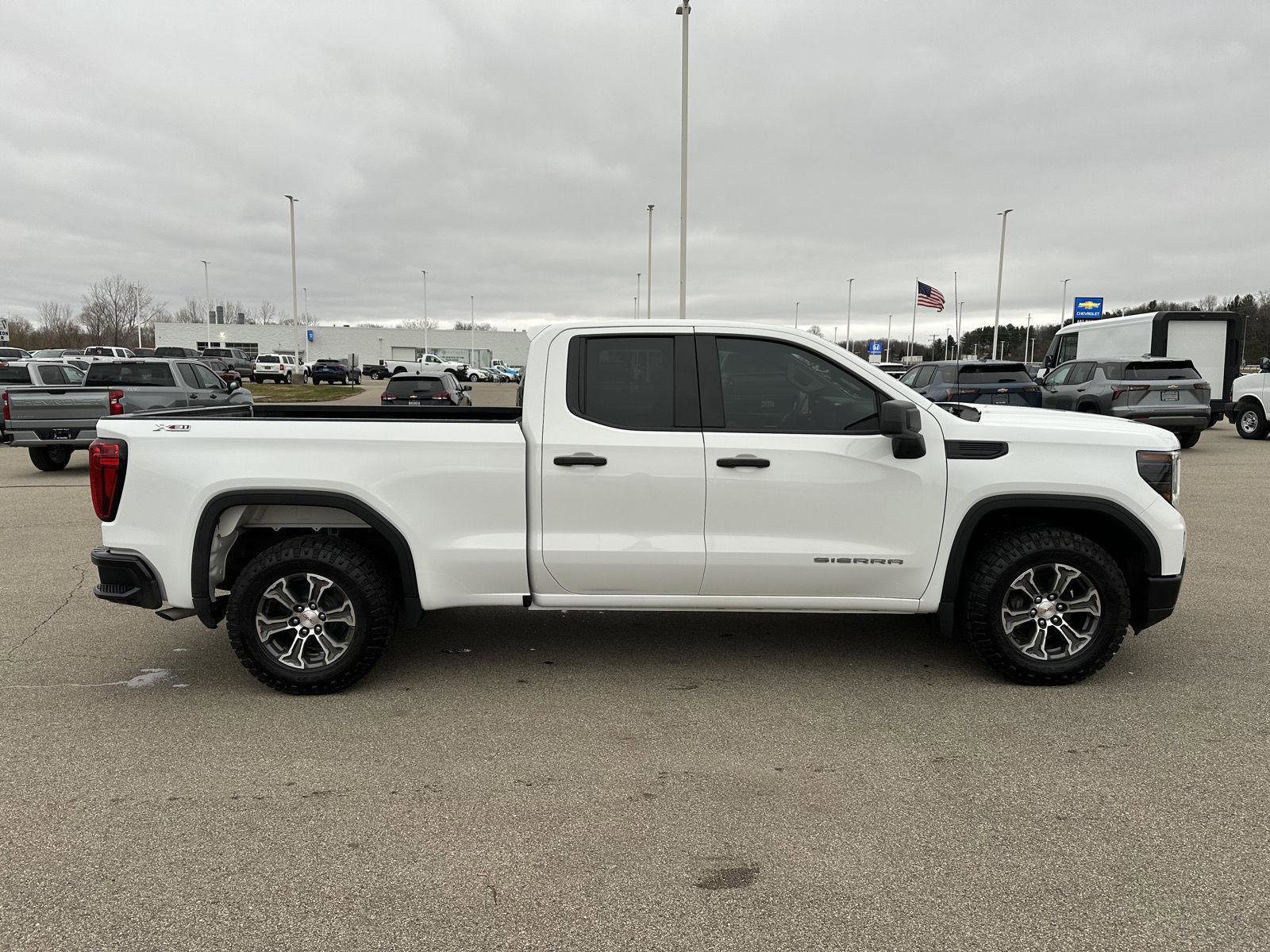 Used 2023 GMC Sierra 1500 Pro w/ Pro Value Package image 7