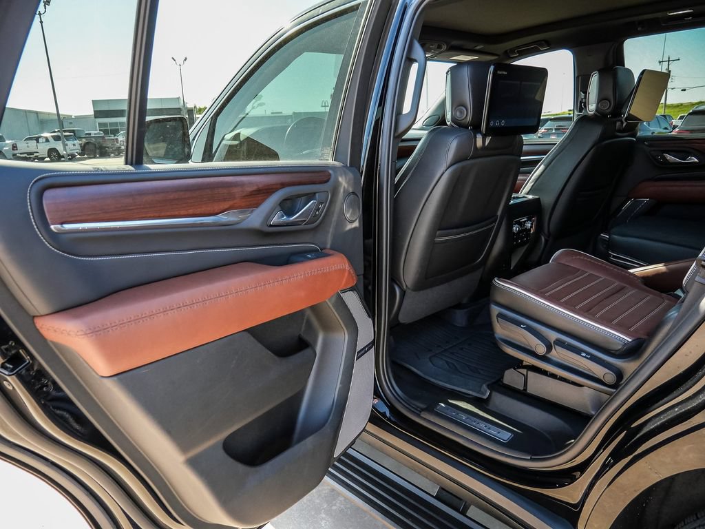 Used 2023 GMC Yukon Denali Ultimate AWD/4WD image 29