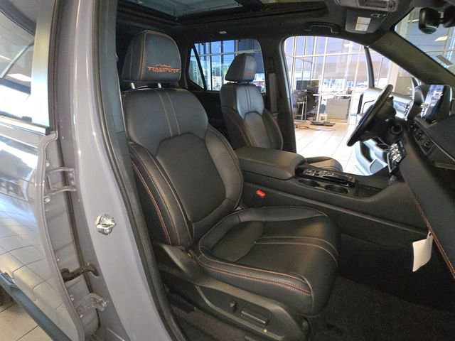 Used 2025 Honda Pilot TrailSport image 26