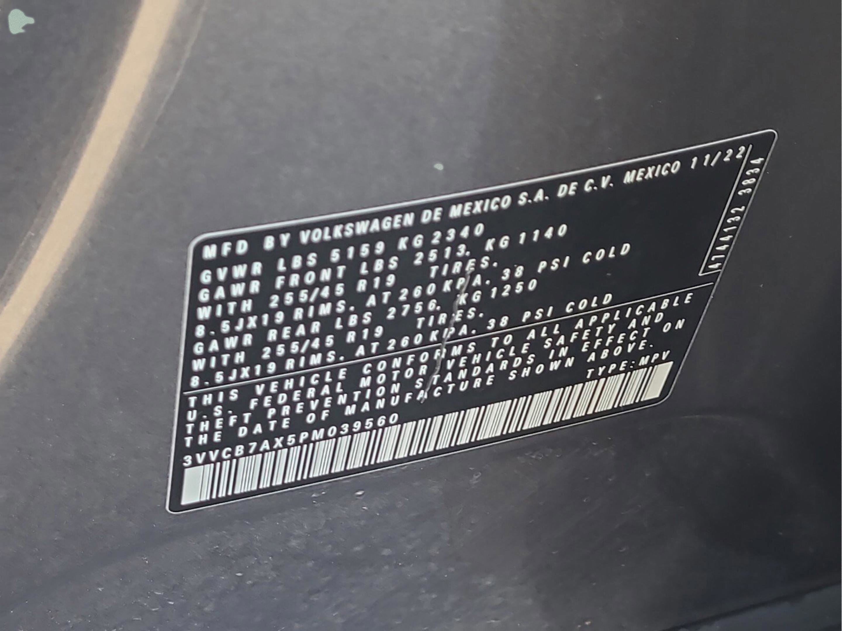 Used 2023 Volkswagen Tiguan SE R-Line image 30