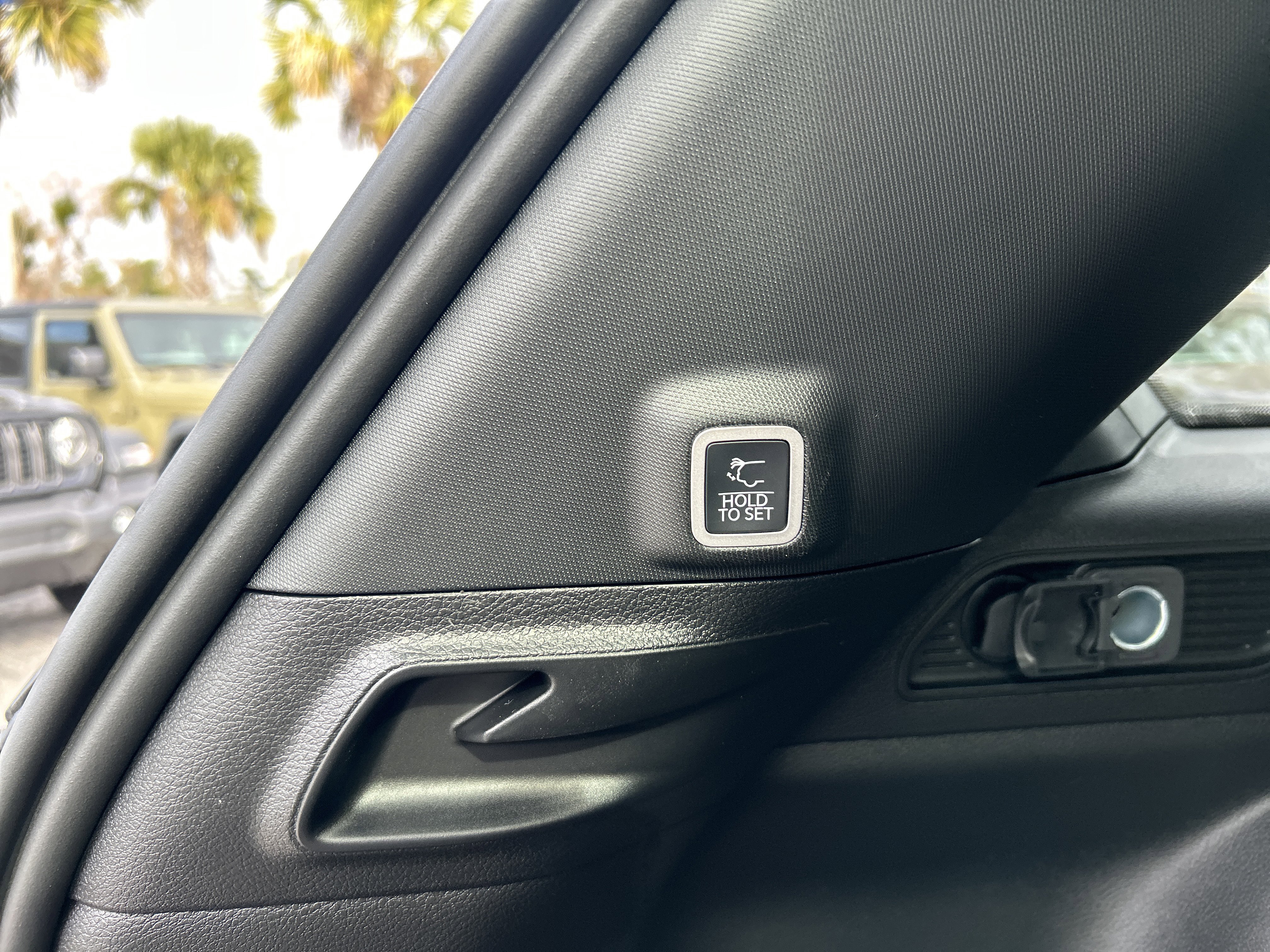 New 2025 Jeep Grand Cherokee Altitude image 8