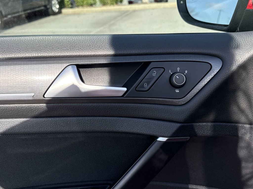 Used 2020 Volkswagen Golf 4-Door image 29