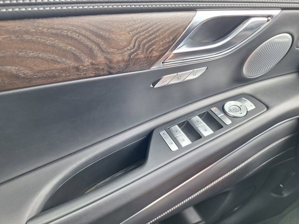 Used 2025 Genesis GV80 2.5T Prestige image 16