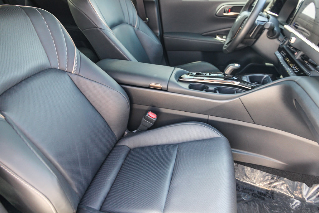 Used 2024 Toyota Crown Platinum AWD/4WD image 17