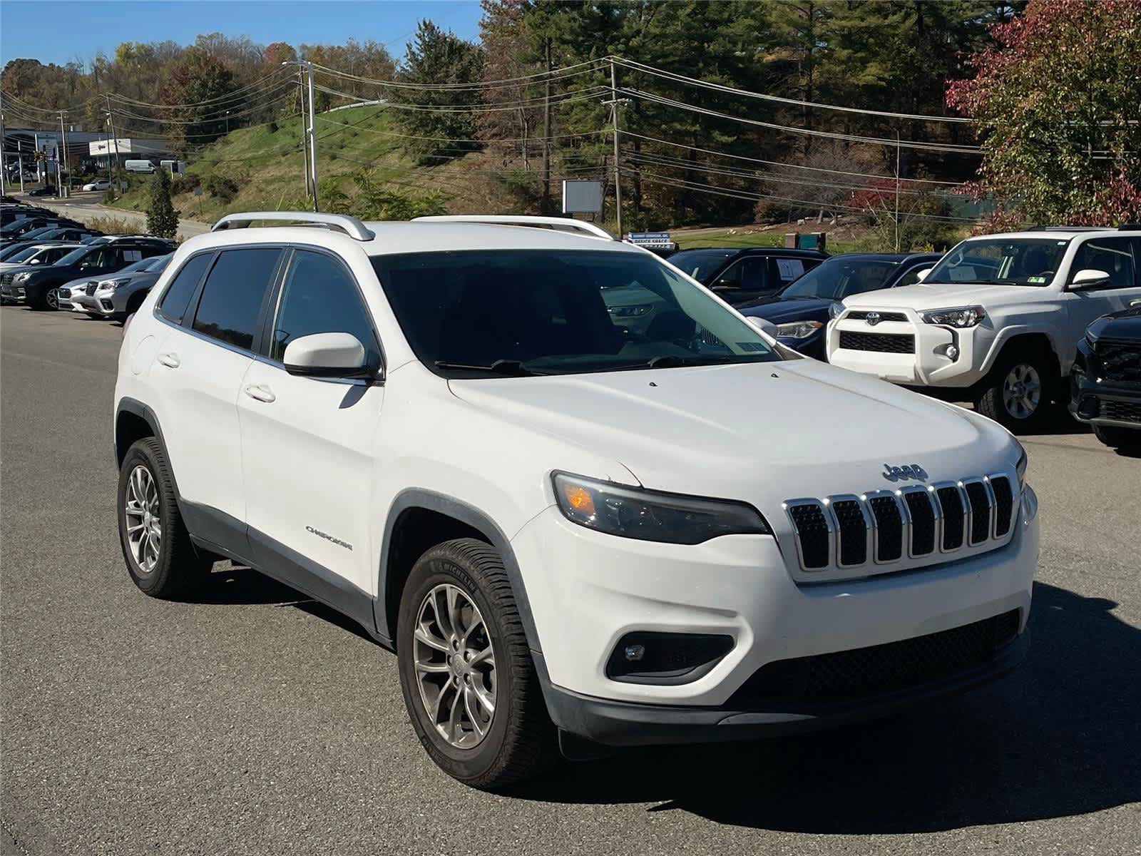 Used 2019 Jeep Cherokee Latitude Plus w/ Cold Weather Group AWD/4WD image 7