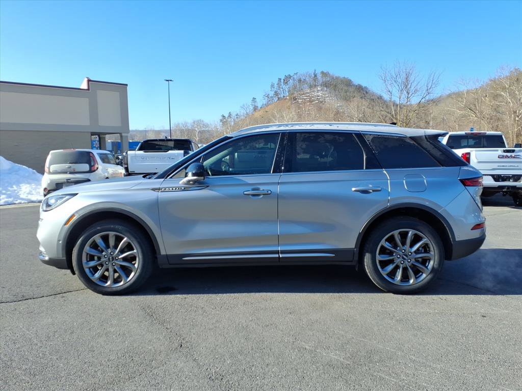 Used 2022 Lincoln Corsair AWD w/ Premium Package image 2