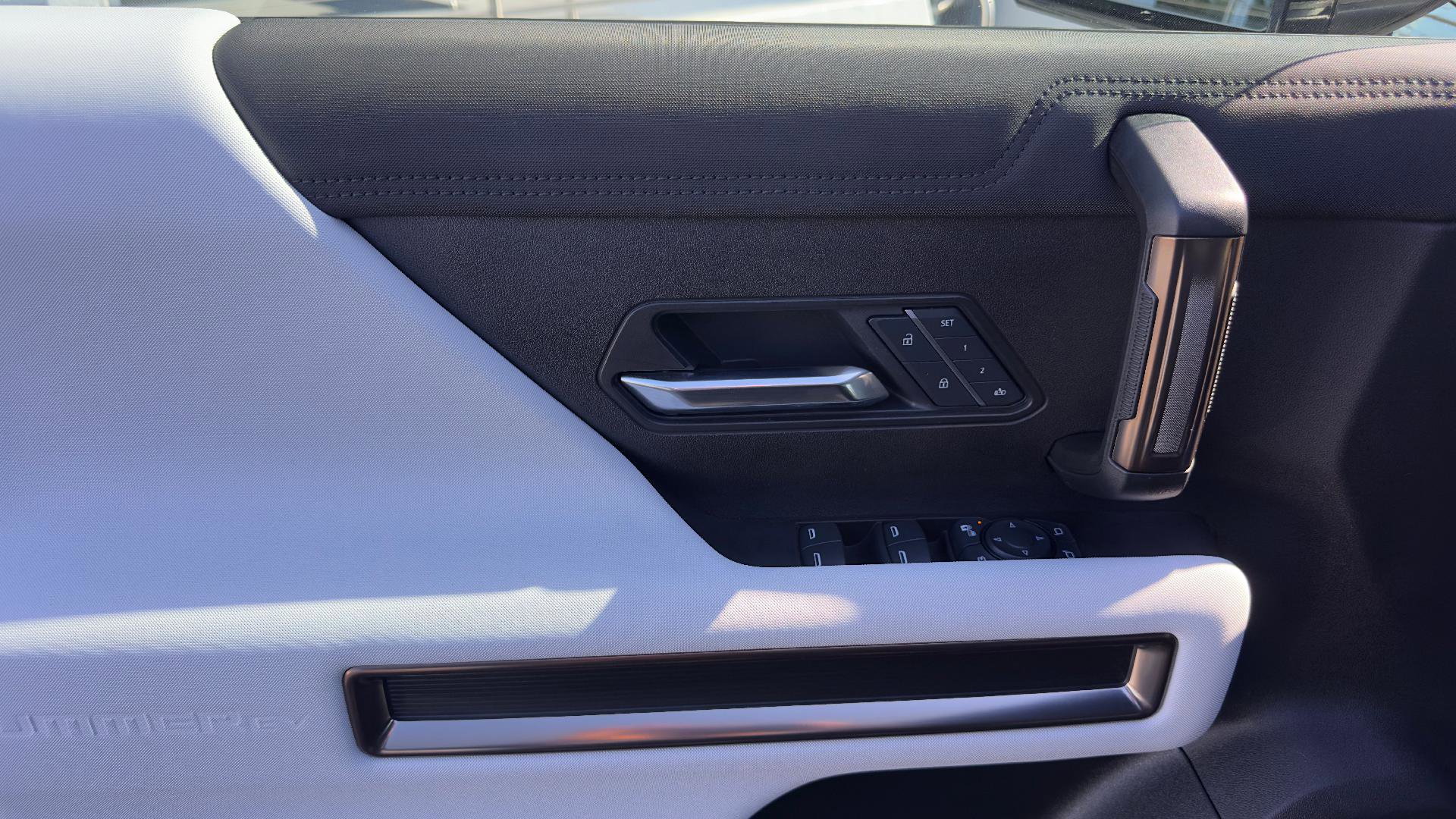 Used 2025 GMC Hummer EV 3X AWD/4WD image 13