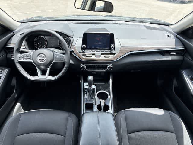 Used 2024 Nissan Altima 2.5 SV FWD image 16