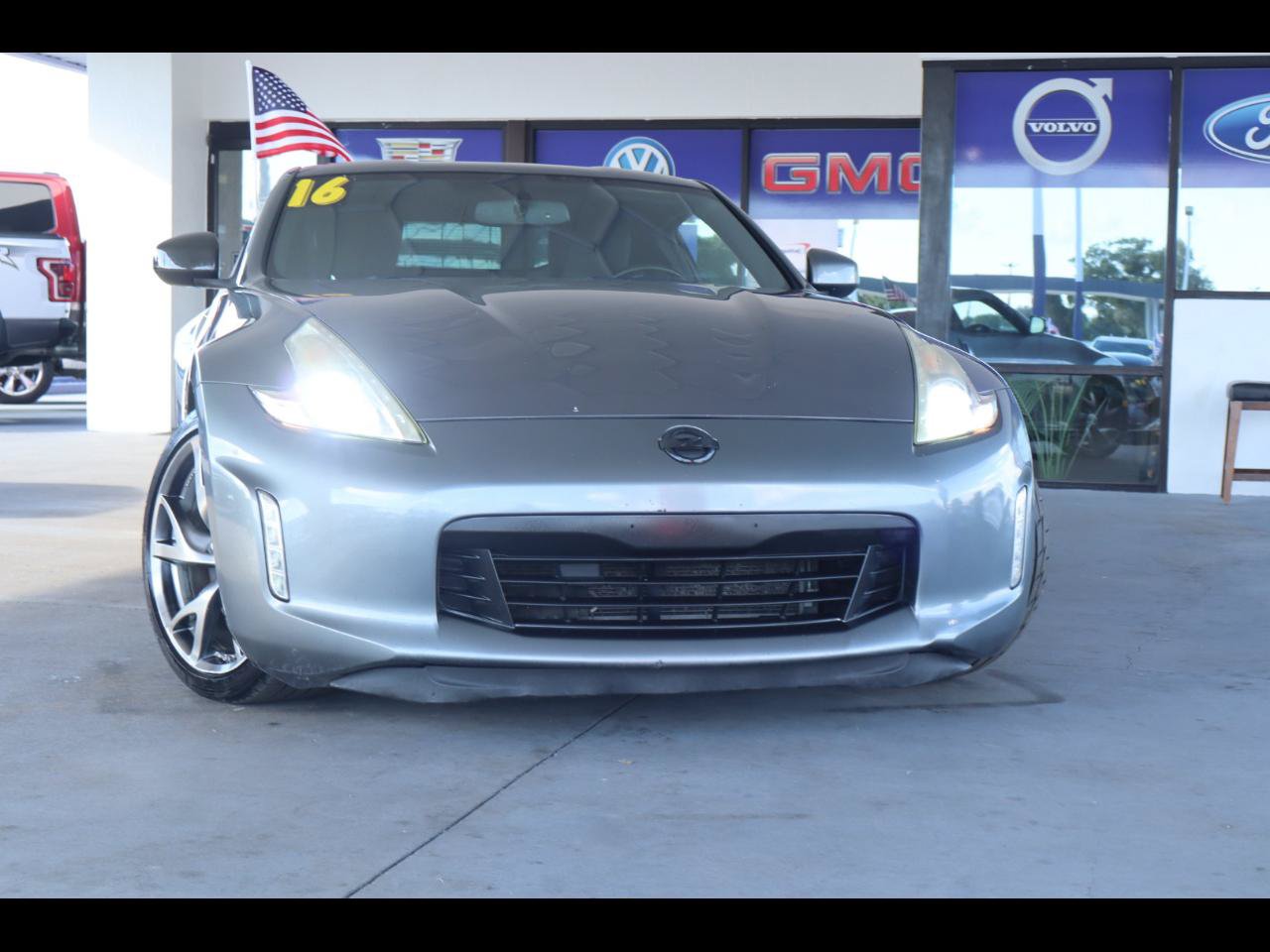 Used 2016 Nissan 370Z Coupe RWD image 1
