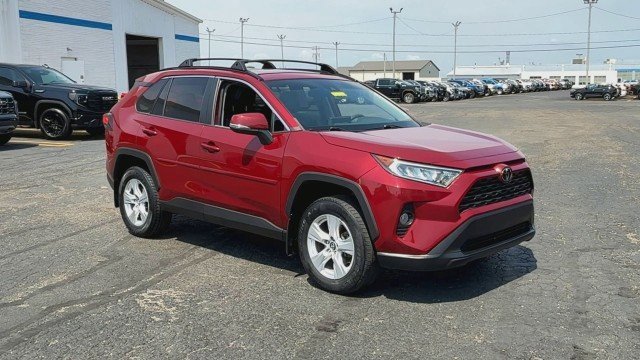Used 2020 Toyota RAV4 XLE image 1