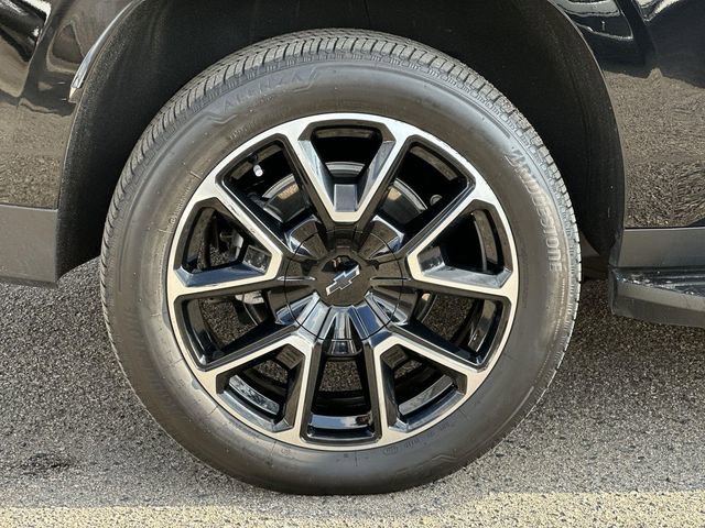Used 2025 Chevrolet Suburban RST image 32