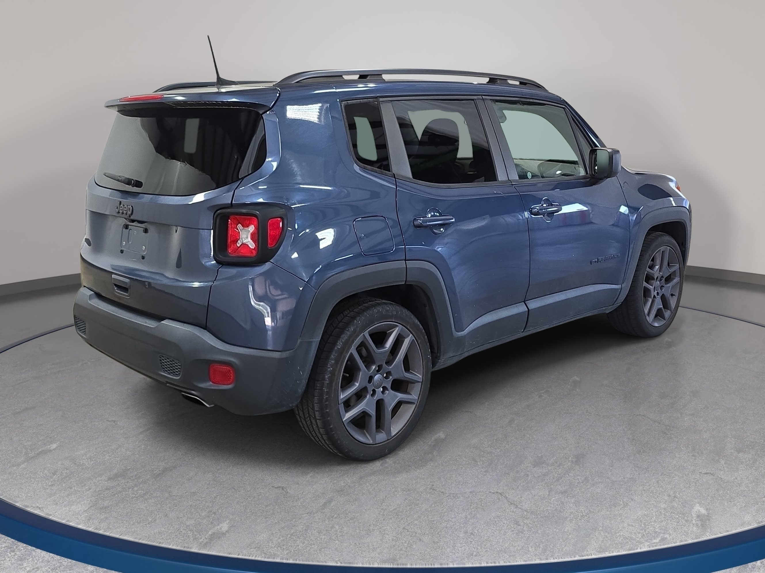 Used 2021 Jeep Renegade Latitude FWD image 6