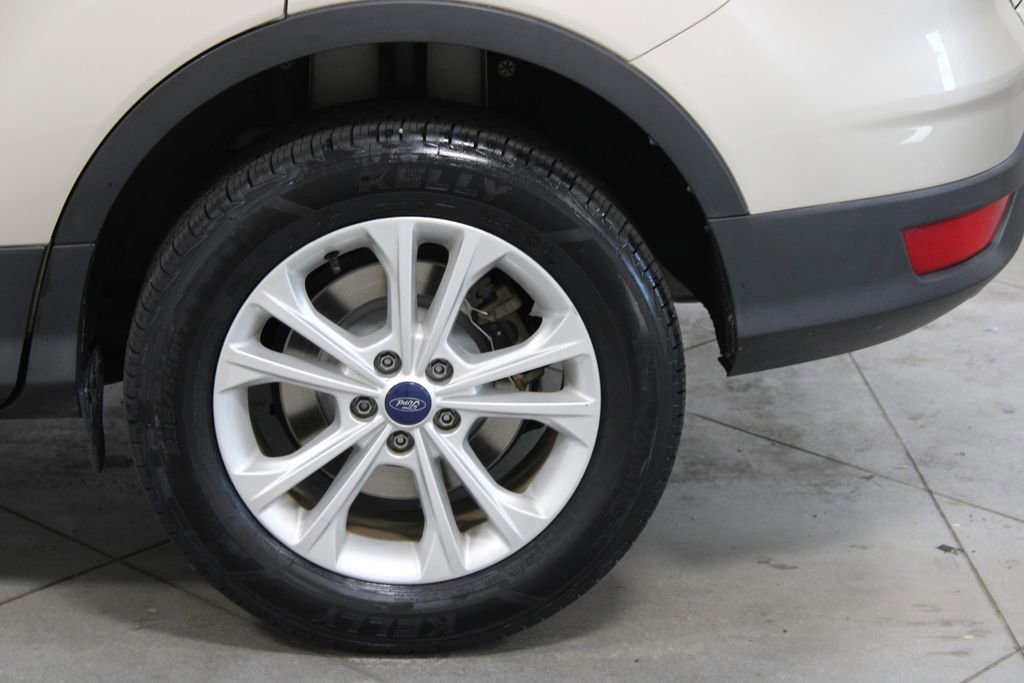 Used 2018 Ford Escape SE FWD image 16