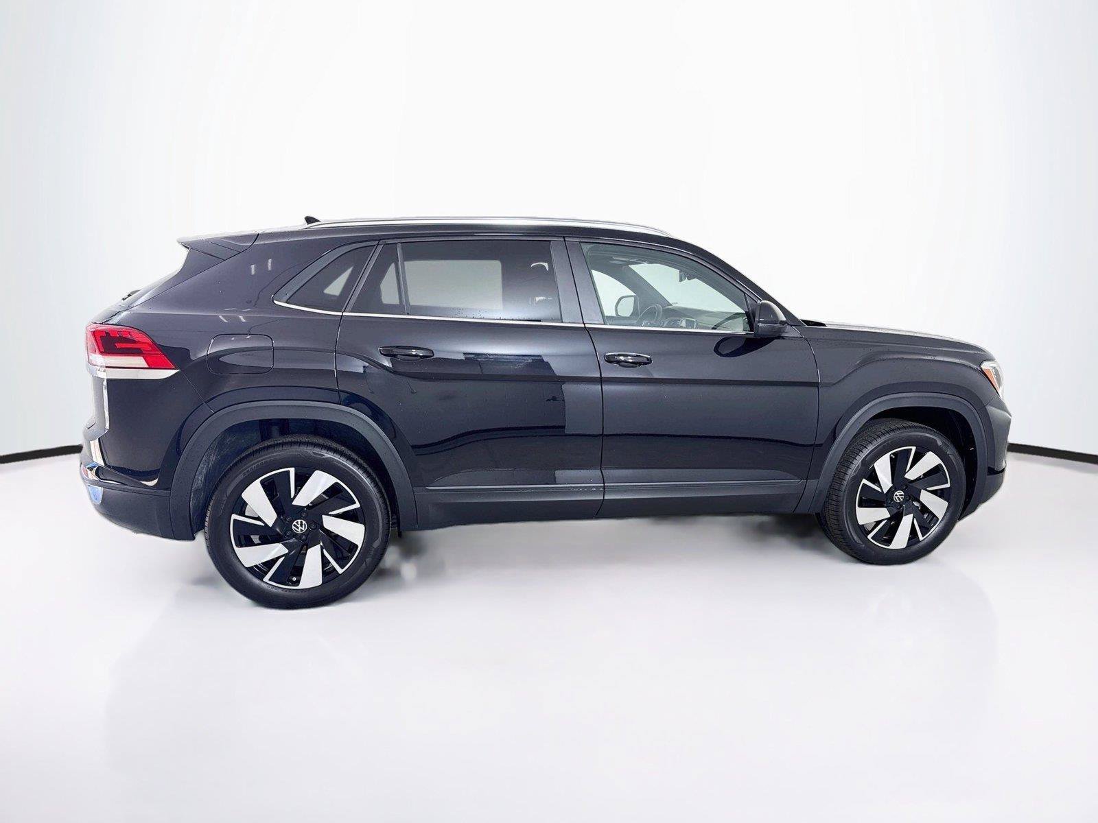 New 2026 Volkswagen Atlas Cross Sport SE FWD image 8