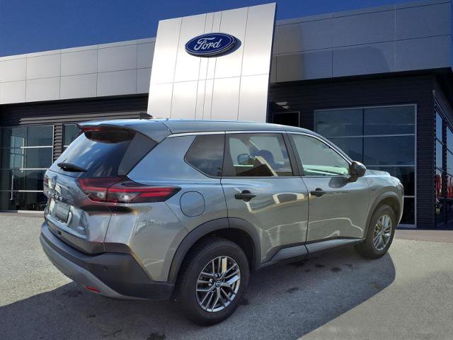 Used 2023 Nissan Rogue S image 2