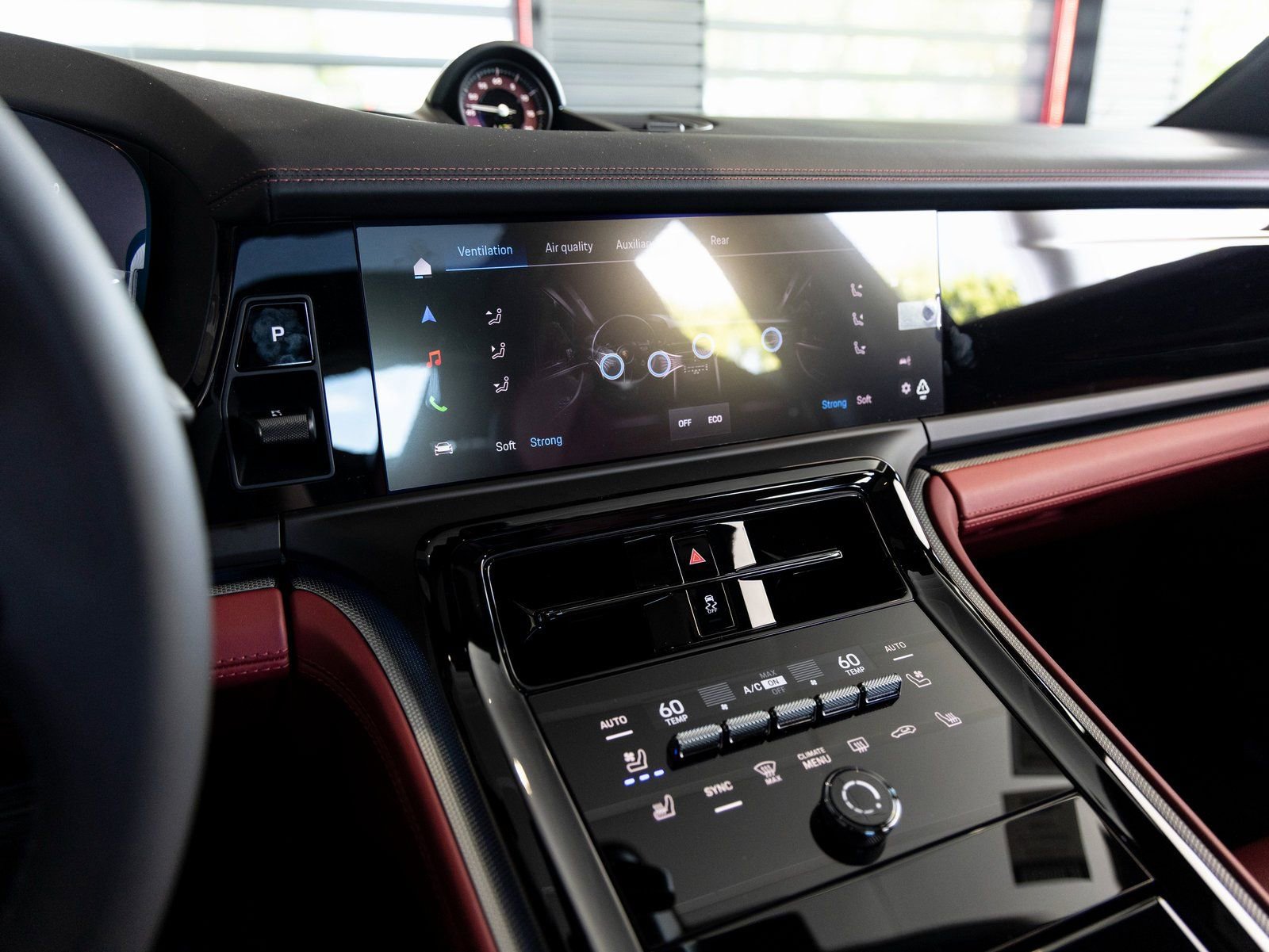 Used 2025 Porsche Panamera 4 image 16