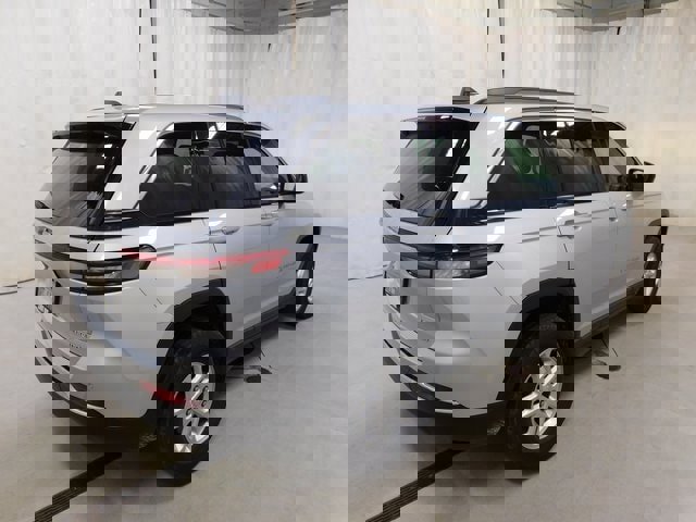 Used 2022 Jeep Grand Cherokee Laredo image 18