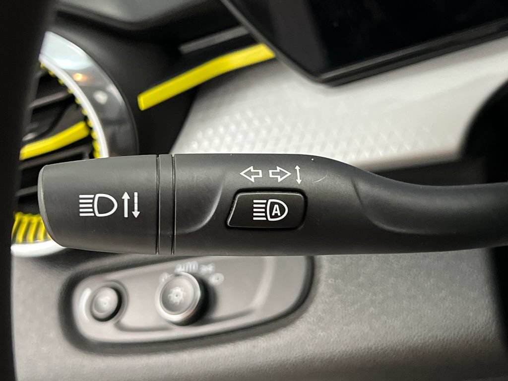 Used 2025 Chevrolet Trax LT FWD image 47