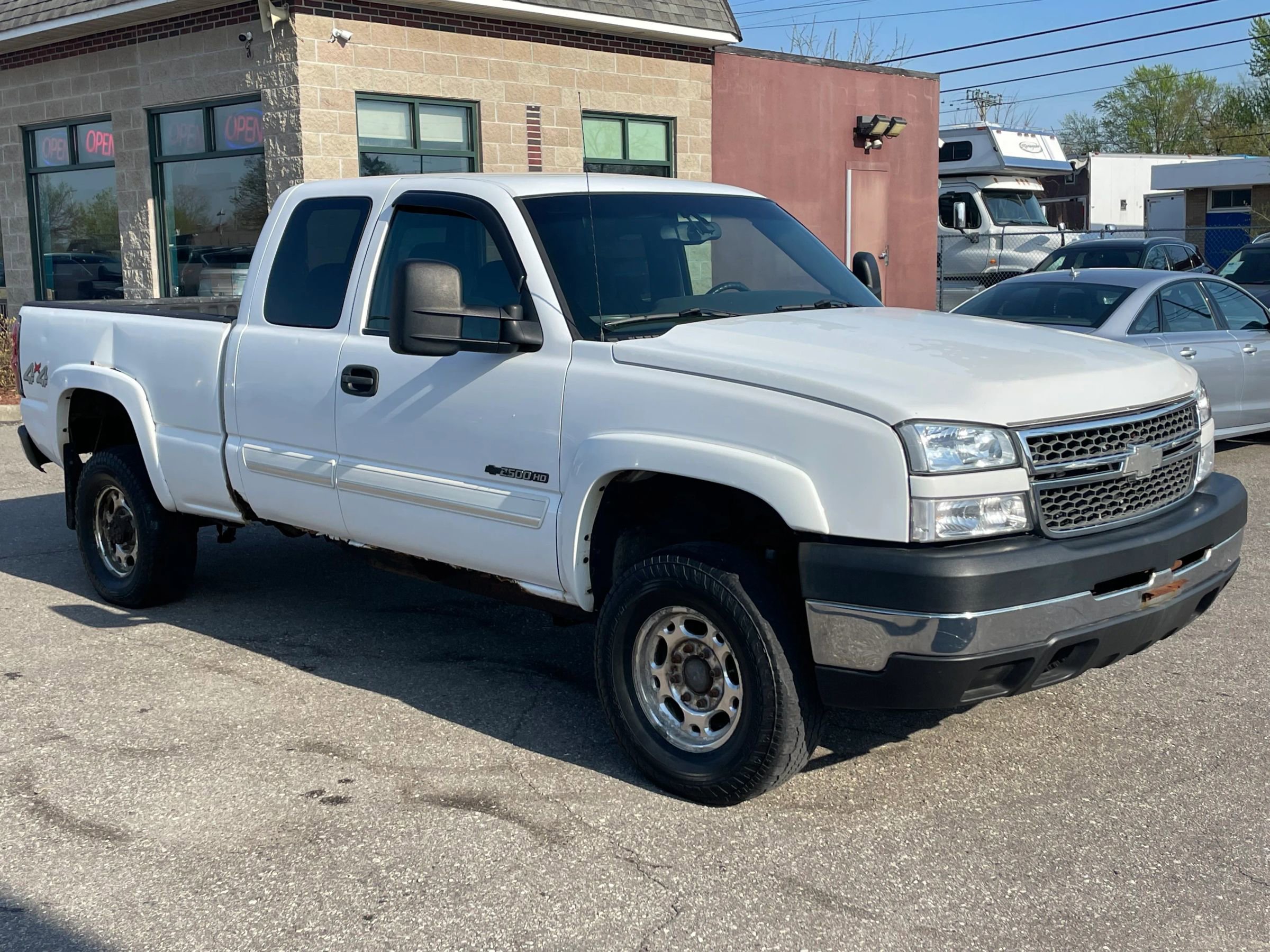 Used 2005 Chevrolet Silverado 2500 LS AWD/4WD image 3