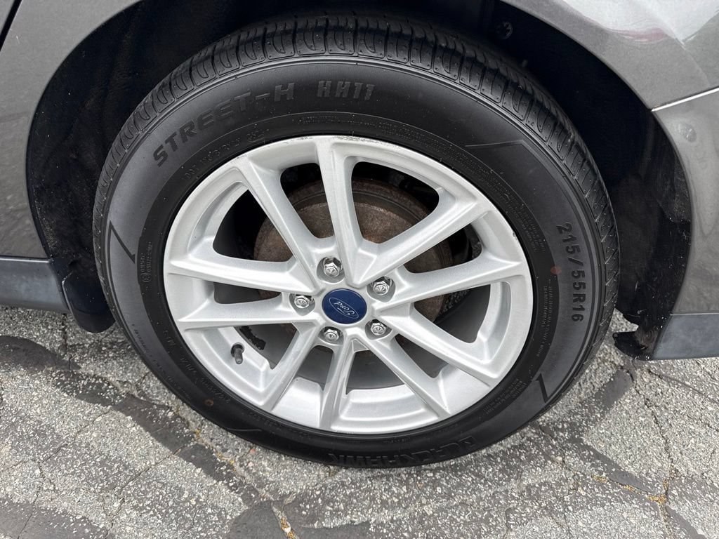 Used 2015 Ford Focus SE FWD image 12