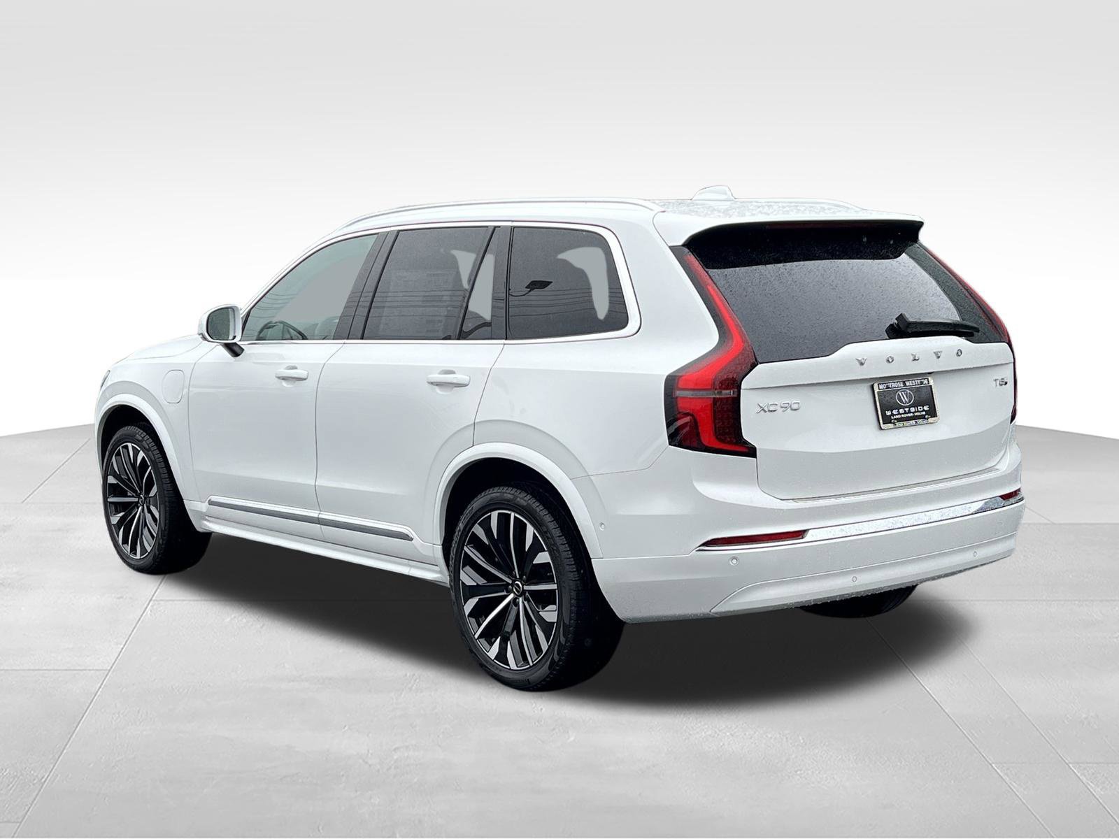 New 2026 Volvo XC90 T8 Plus w/ Protection Package Premier AWD/4WD image 3
