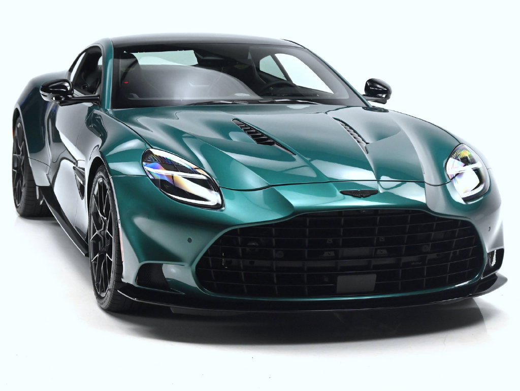 Used 2025 Aston Martin Vanquish RWD image 3