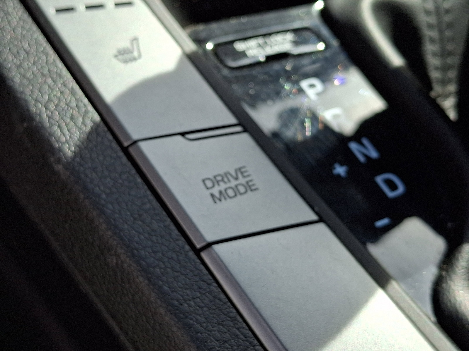 Used 2017 Hyundai Elantra Limited FWD image 29