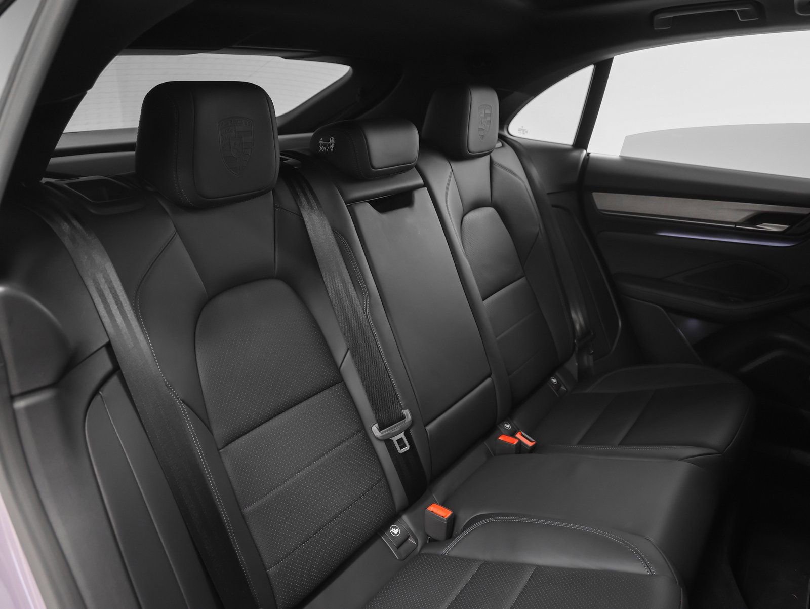 Certified 2025 Porsche Macan 4 Electric image 28