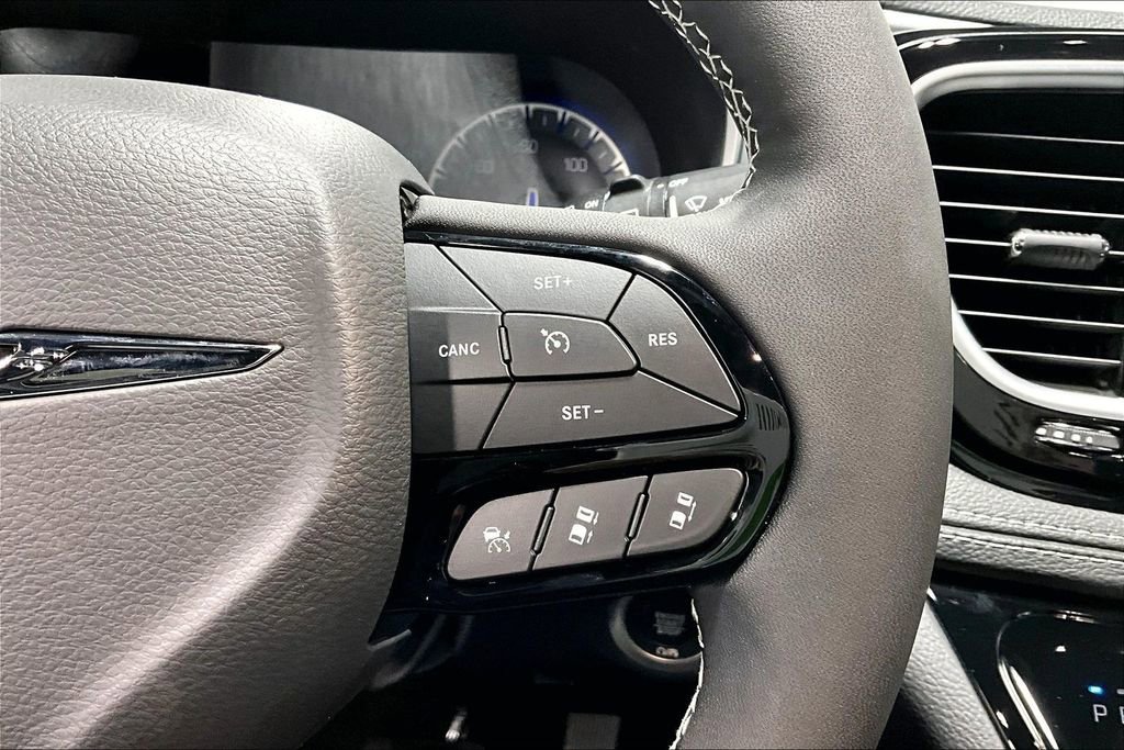 New 2026 Chrysler Pacifica Limited w/ S Appearance Package image 14