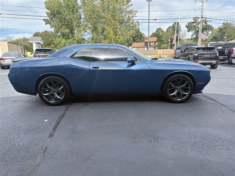 Used 2020 Dodge Challenger SXT w/ Blacktop Package image 6
