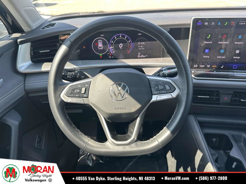 Certified 2025 Volkswagen Tiguan SE w/ Panoramic Sunroof Package AWD/4WD image 15