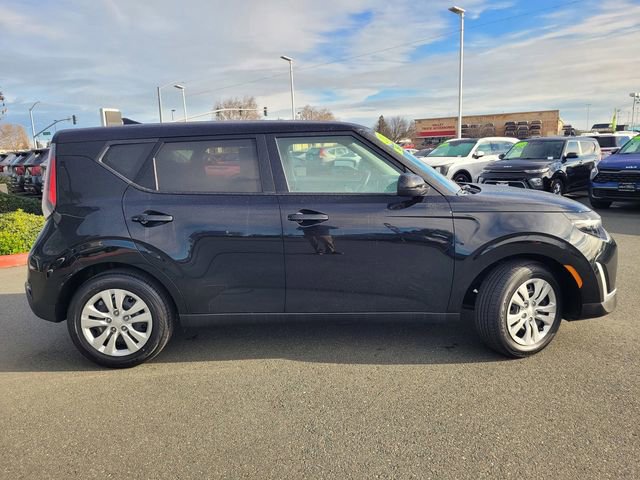 Used 2023 Kia Soul LX image 3