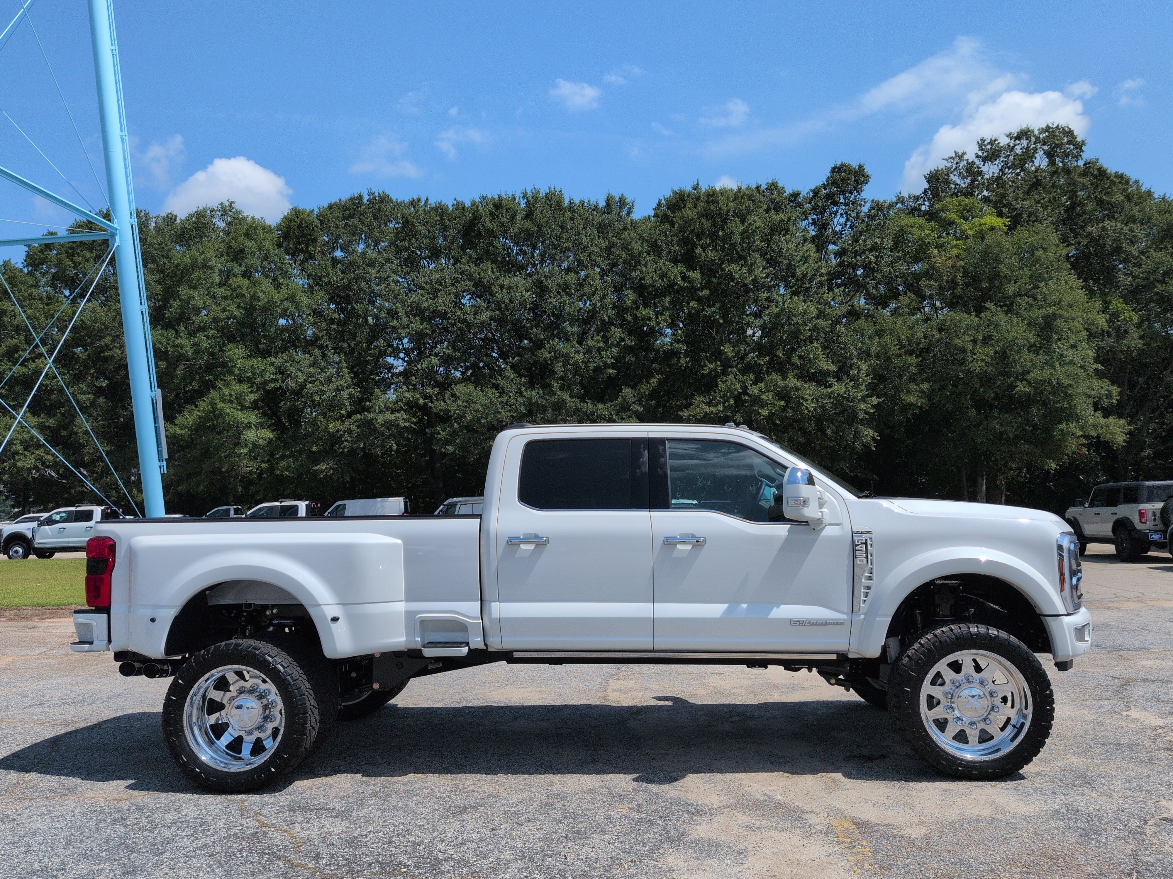 Used 2024 Ford F450 Platinum w/ FX4 Off-Road Package AWD/4WD image 2