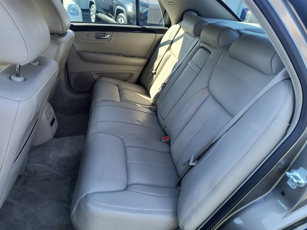 Used 2010 Cadillac DTS Luxury image 27